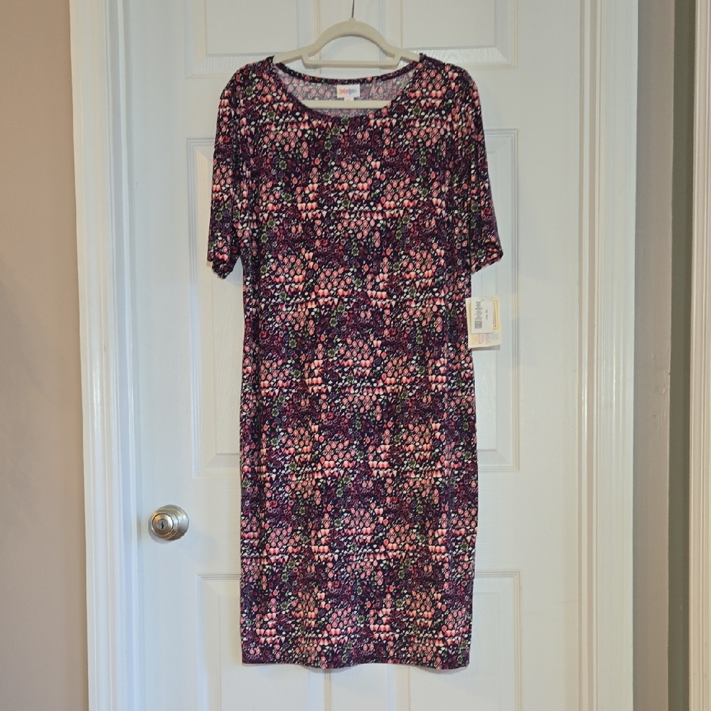 Floral Print Short Sleeve Shift Dress in Purple and Pink